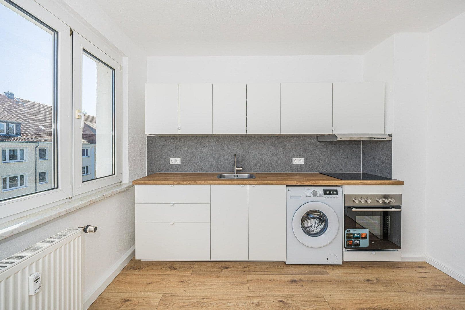 Prodej bytu 5+1 80 m², Peresaer Strasse 3b, Groitzsch, Sasko Prodej bytu 5+1 80 m², Peresaer Strasse 3b, Groitzsch, Sasko