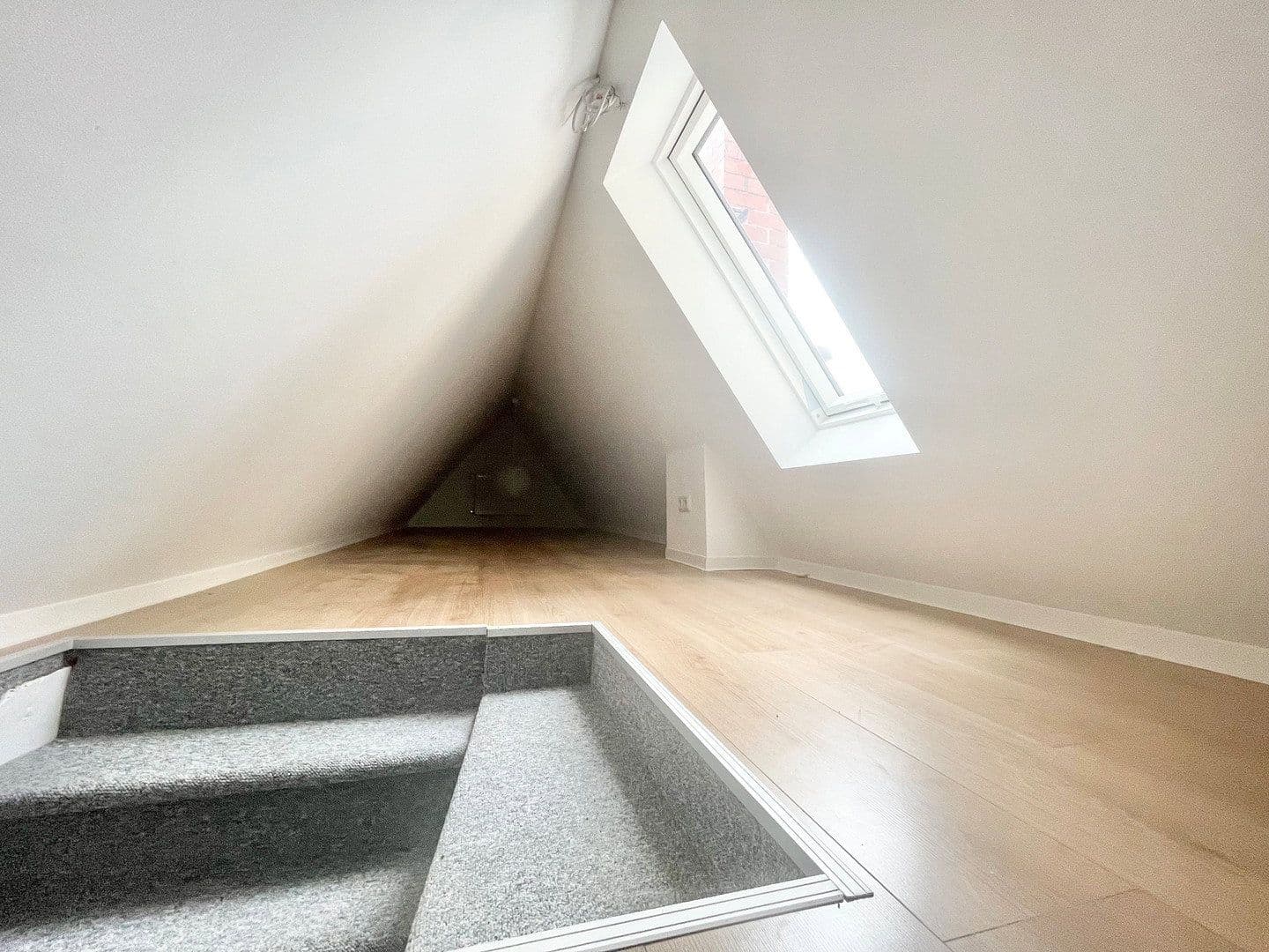 Prodej bytu 5+1 160 m², Eilenburger Straße 29, Taucha, Sasko Prodej bytu 5+1 160 m², Eilenburger Straße 29, Taucha, Sasko