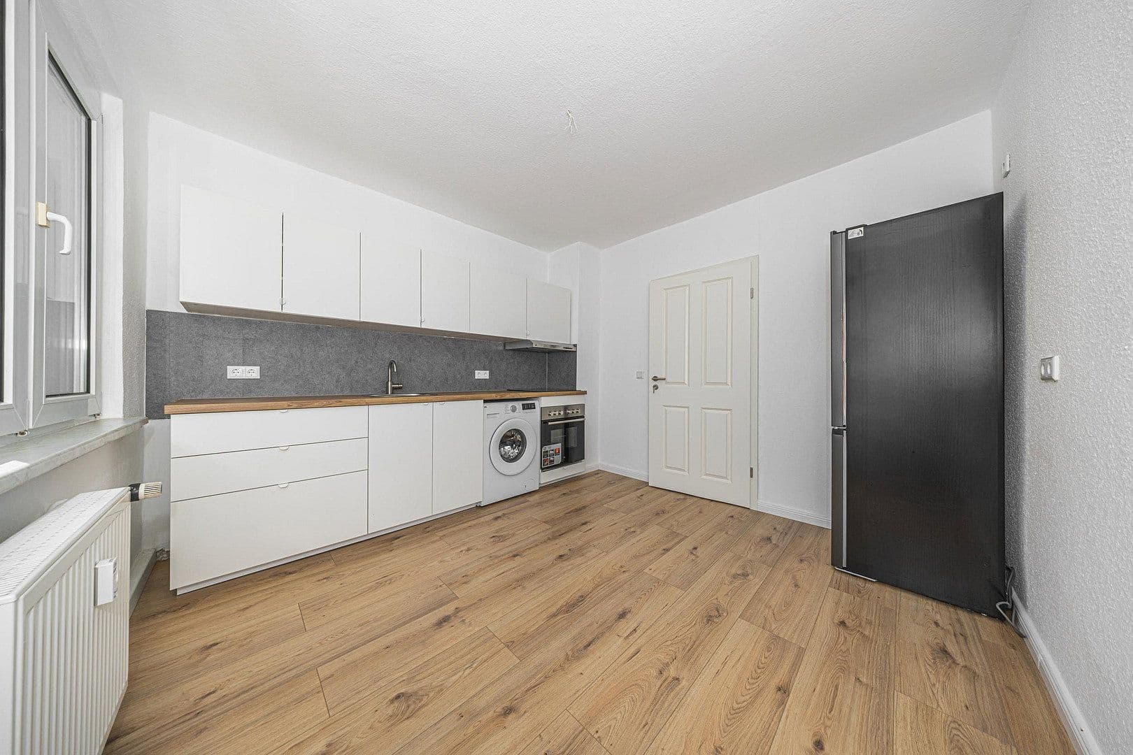 Prodej bytu 5+1 80 m², Peresaer Strasse 3b, Groitzsch, Sasko Prodej bytu 5+1 80 m², Peresaer Strasse 3b, Groitzsch, Sasko