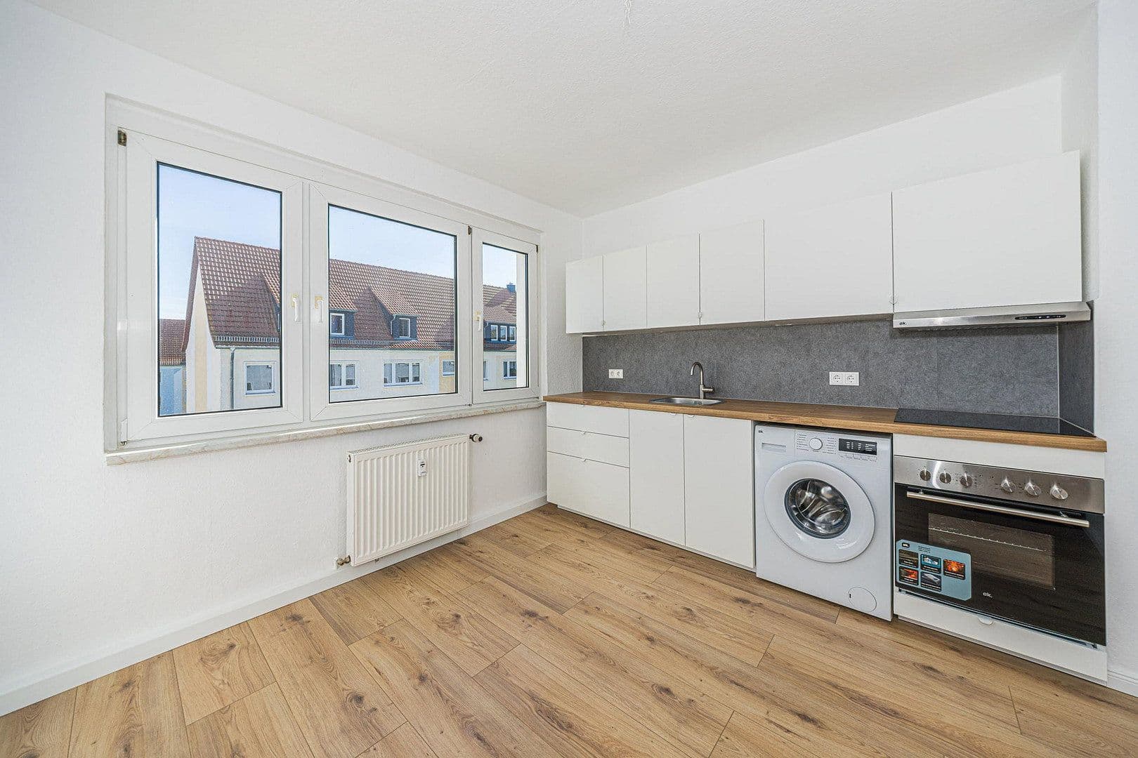 Prodej bytu 5+1 80 m², Peresaer Strasse 3b, Groitzsch, Sasko Prodej bytu 5+1 80 m², Peresaer Strasse 3b, Groitzsch, Sasko