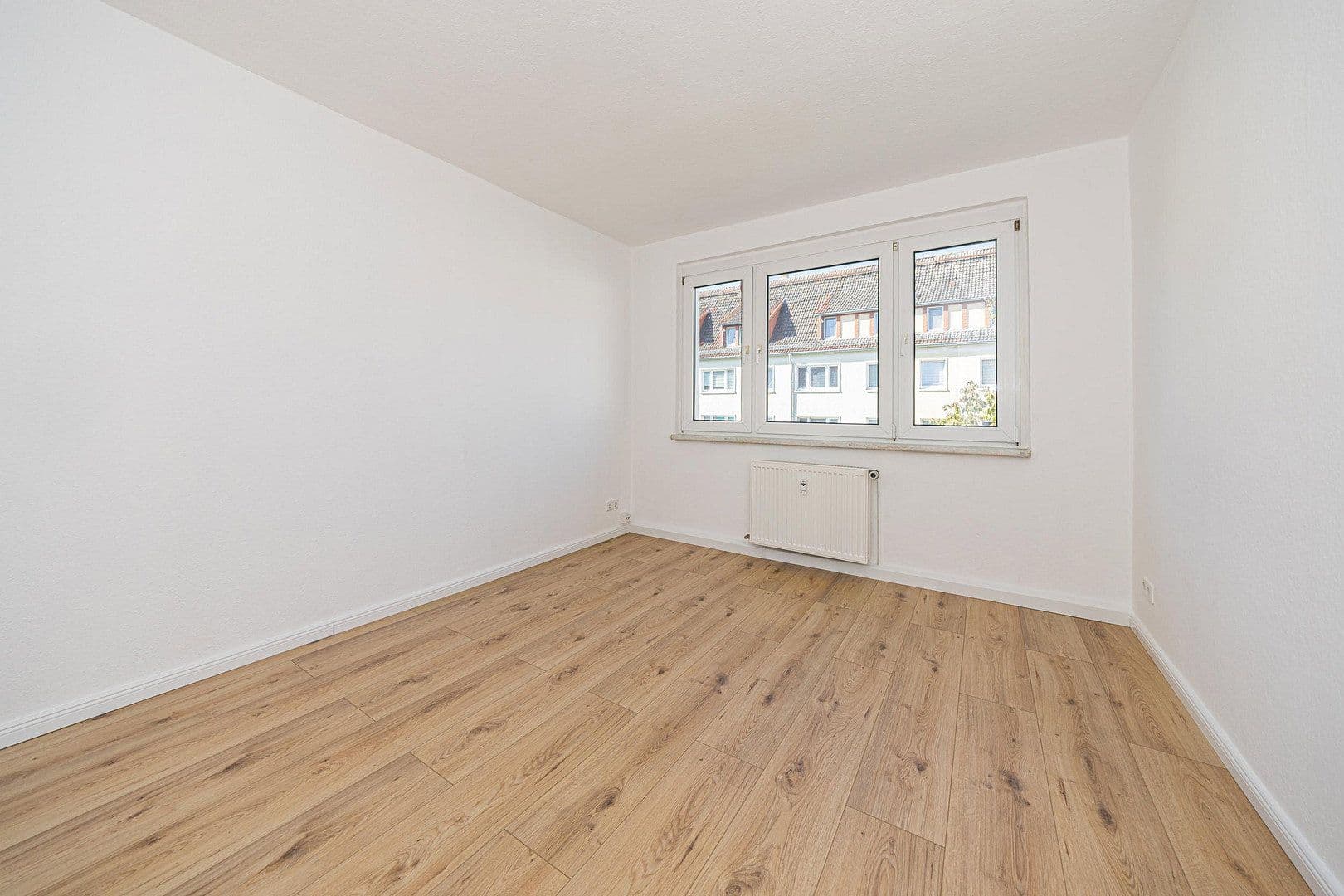 Prodej bytu 5+1 80 m², Peresaer Strasse 3b, Groitzsch, Sasko Prodej bytu 5+1 80 m², Peresaer Strasse 3b, Groitzsch, Sasko