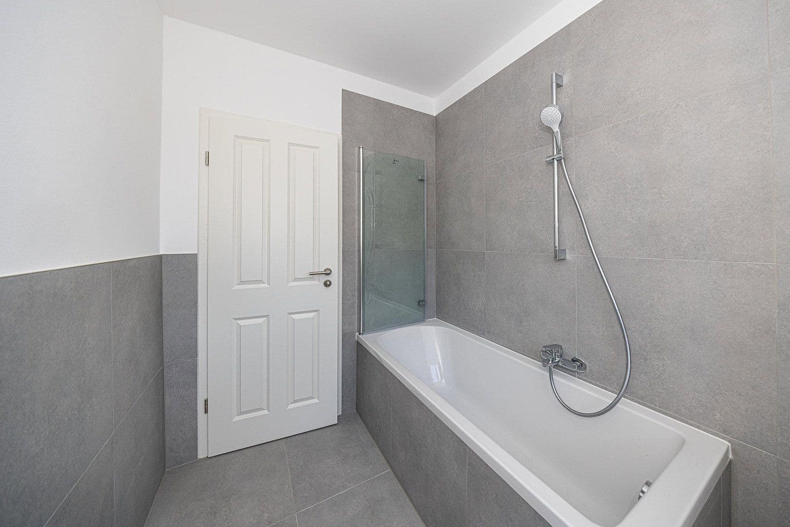 Prodej bytu 5+1 80 m², Peresaer Strasse 3b, Groitzsch, Sasko Prodej bytu 5+1 80 m², Peresaer Strasse 3b, Groitzsch, Sasko