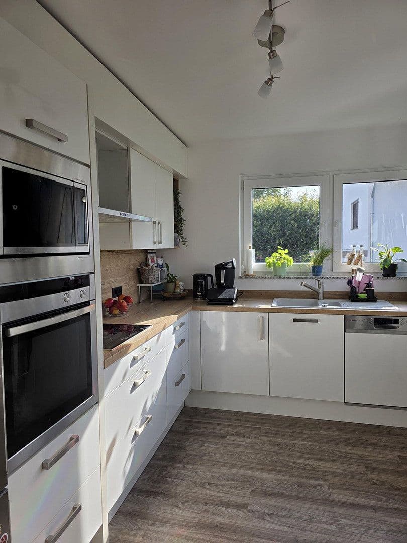 Pronájem bytu 4+1 104 m², Lambertusstr.36, Troisdorf, Severní Porýní-Vestfálsko Pronájem bytu 4+1 104 m², Lambertusstr.36, Troisdorf, Severní Porýní-Vestfálsko