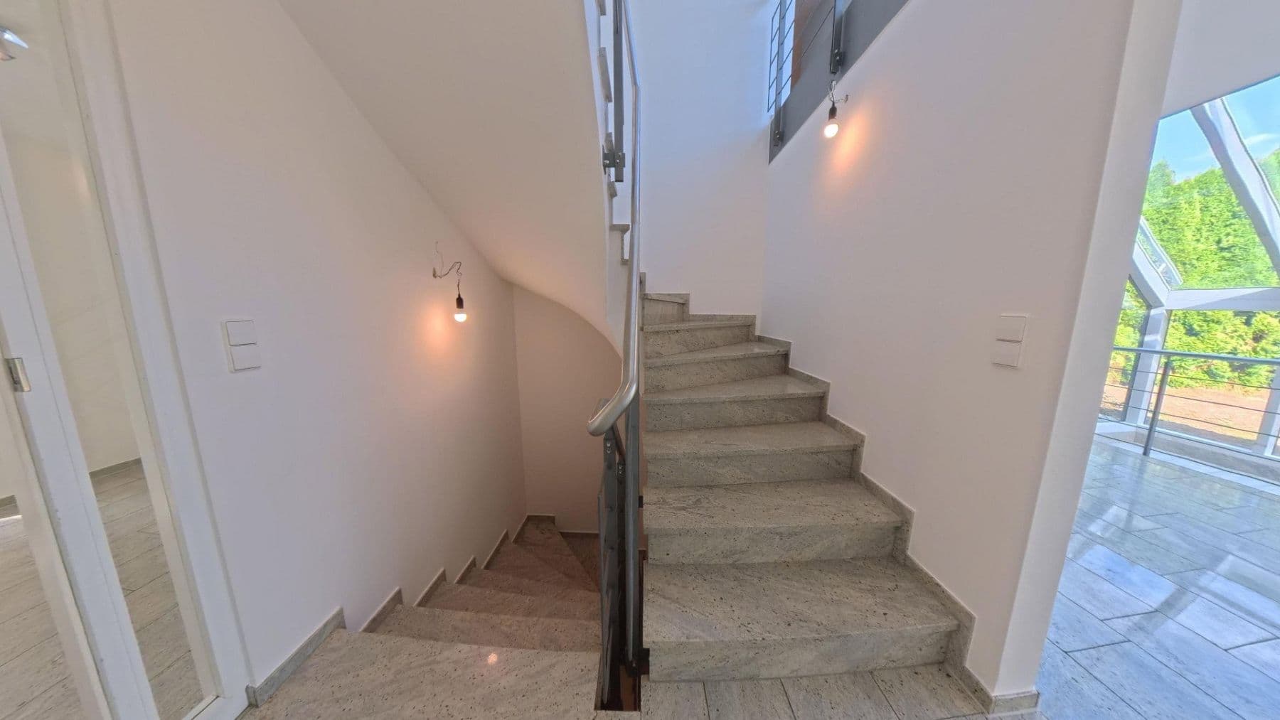 Prodej domu 230 m², pozemek 680 m², Am Hohen Rain 38, Ulm, Bádensko-Württembersko Prodej domu 230 m², pozemek 680 m², Am Hohen Rain 38, Ulm, Bádensko-Württembersko