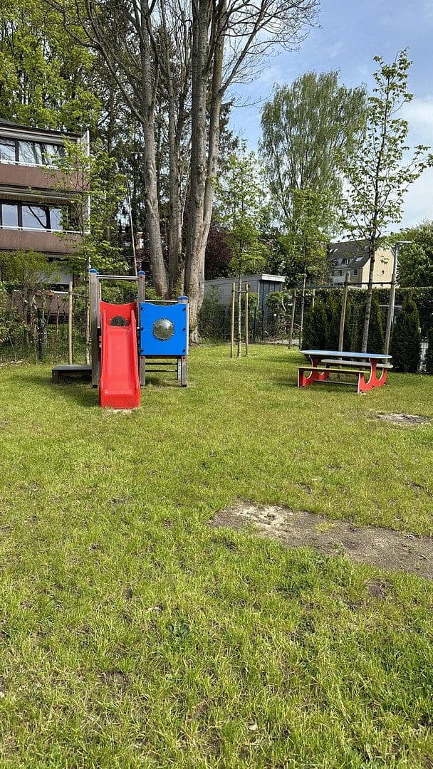Pronájem domu 145 m², pozemek 44 m², Meiendorferstrasse, 97, Hamburg, Hamburg Pronájem domu 145 m², pozemek 44 m², Meiendorferstrasse, 97, Hamburg, Hamburg