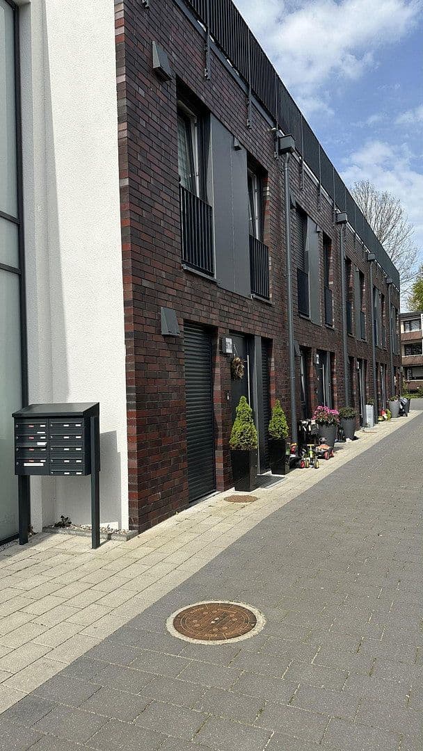 Pronájem domu 145 m², pozemek 44 m², Meiendorferstrasse, 97, Hamburg, Hamburg Pronájem domu 145 m², pozemek 44 m², Meiendorferstrasse, 97, Hamburg, Hamburg