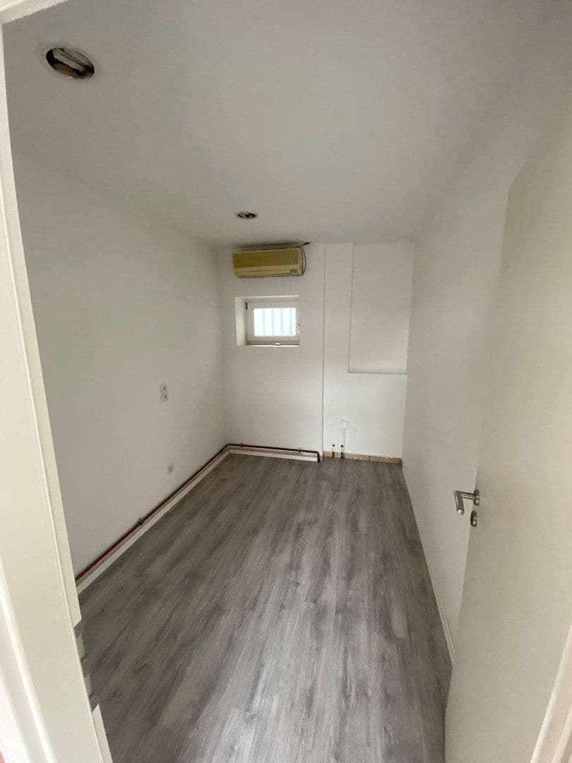Prodej nebytového prostoru 22 m², Alt Zeilsheim 47, Frankfurt, Hessen Prodej nebytového prostoru 22 m², Alt Zeilsheim 47, Frankfurt, Hessen