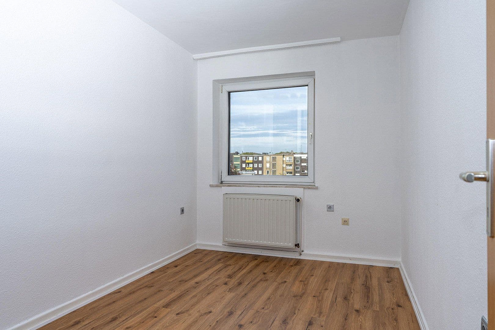 Pronájem bytu 3+1 69 m², Vestische Straße 2a, Oberhausen, Severní Porýní-Vestfálsko Pronájem bytu 3+1 69 m², Vestische Straße 2a, Oberhausen, Severní Porýní-Vestfálsko