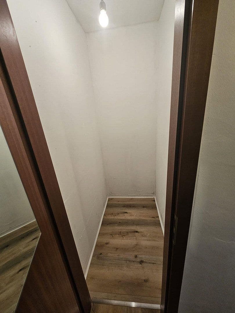Pronájem bytu 1+1 50 m², Dornheimer Ring 81, Mannheim, Bádensko-Württembersko Pronájem bytu 1+1 50 m², Dornheimer Ring 81, Mannheim, Bádensko-Württembersko