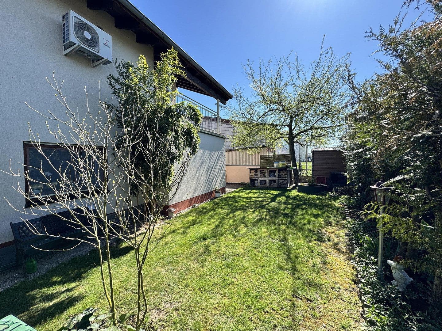 Prodej domu 210 m², pozemek 330 m², Osthofen, Porýní-Falc Prodej domu 210 m², pozemek 330 m², Osthofen, Porýní-Falc