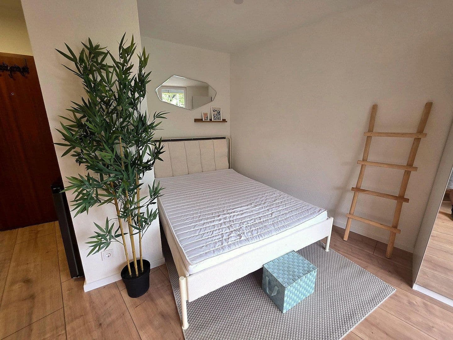 Pronájem bytu 2+1 35 m², Bergerstr. 197, Köln, Severní Porýní-Vestfálsko Pronájem bytu 2+1 35 m², Bergerstr. 197, Köln, Severní Porýní-Vestfálsko