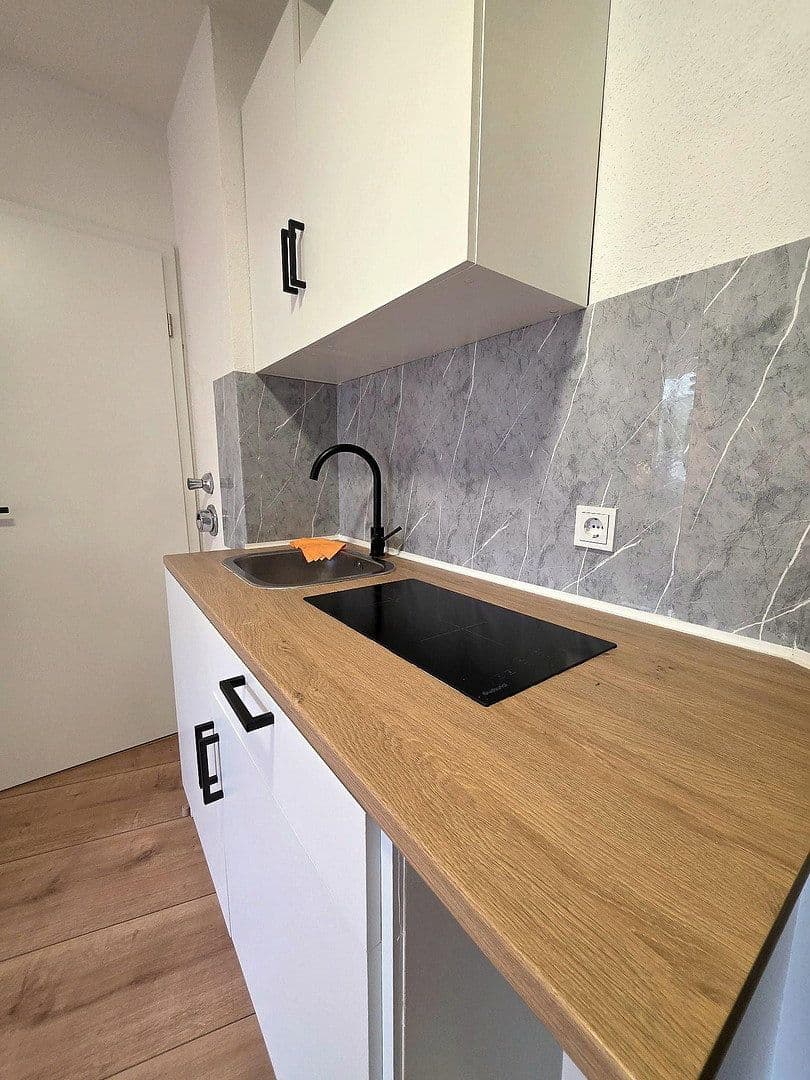 Pronájem bytu 2+1 35 m², Bergerstr. 197, Köln, Severní Porýní-Vestfálsko Pronájem bytu 2+1 35 m², Bergerstr. 197, Köln, Severní Porýní-Vestfálsko