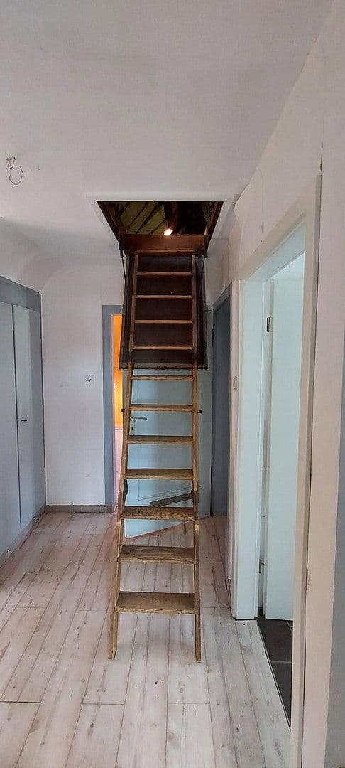 Prodej domu 110 m², pozemek 424 m², Esslingen am Neckar, Bádensko-Württembersko Prodej domu 110 m², pozemek 424 m², Esslingen am Neckar, Bádensko-Württembersko