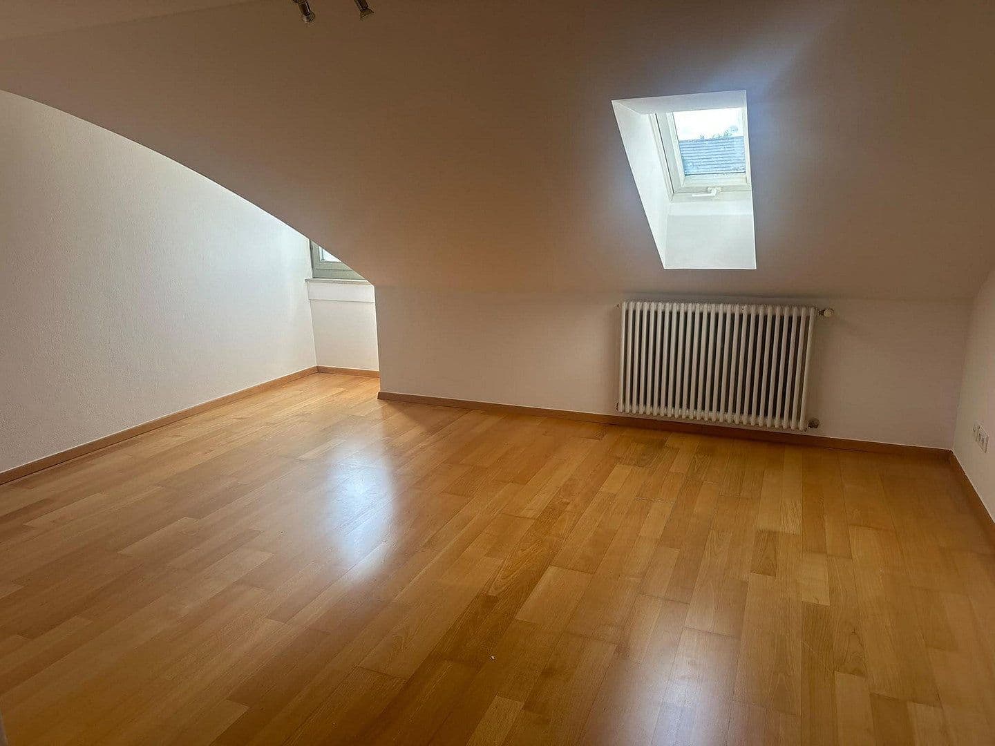 Pronájem bytu 2+1 80 m², Frühlingstraße 2, Vierkirchen, Bavorsko Pronájem bytu 2+1 80 m², Frühlingstraße 2, Vierkirchen, Bavorsko