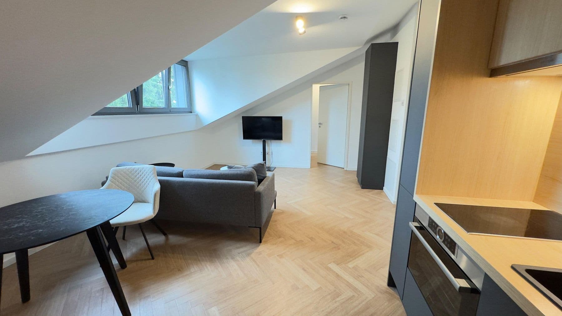 Pronájem bytu 2+1 32 m², Stümpflingstrasse 5, München, Bavorsko Pronájem bytu 2+1 32 m², Stümpflingstrasse 5, München, Bavorsko