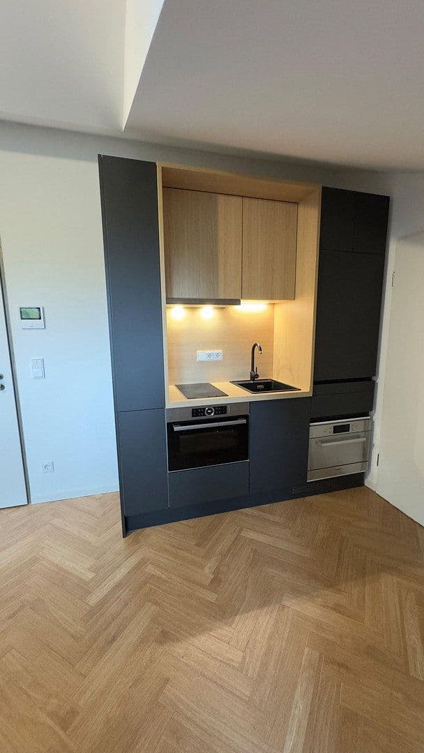 Pronájem bytu 2+1 32 m², Stümpflingstrasse 5, München, Bavorsko Pronájem bytu 2+1 32 m², Stümpflingstrasse 5, München, Bavorsko