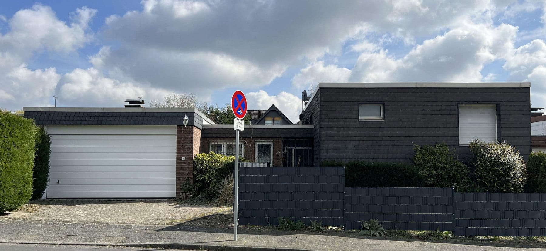 Prodej domu 156 m², pozemek 702 m², Leverkusen, Severní Porýní-Vestfálsko Prodej domu 156 m², pozemek 702 m², Leverkusen, Severní Porýní-Vestfálsko
