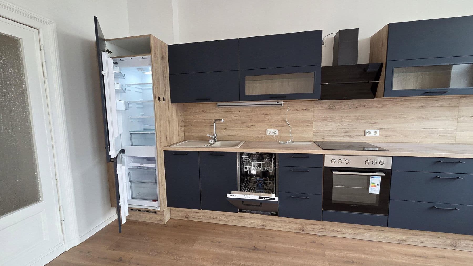 Pronájem bytu 2+1 62 m², Magdeburg, Sasko-Anhaltsko Pronájem bytu 2+1 62 m², Magdeburg, Sasko-Anhaltsko