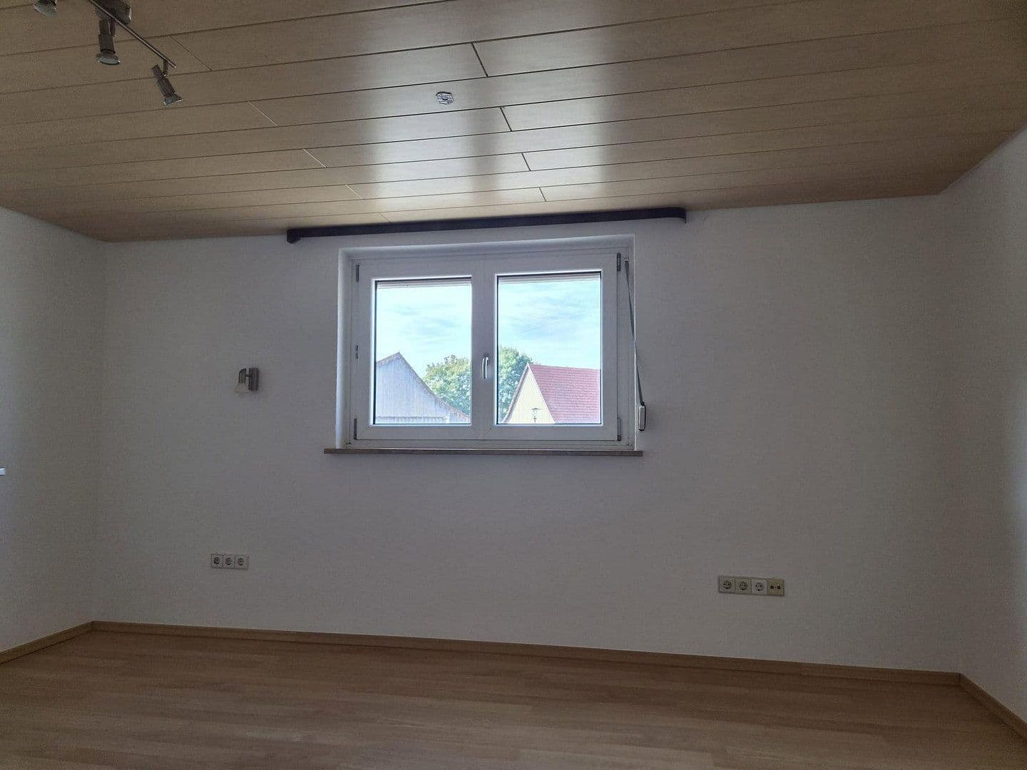 Pronájem domu 190 m², pozemek 800 m², Dietingen, Bádensko-Württembersko Pronájem domu 190 m², pozemek 800 m², Dietingen, Bádensko-Württembersko