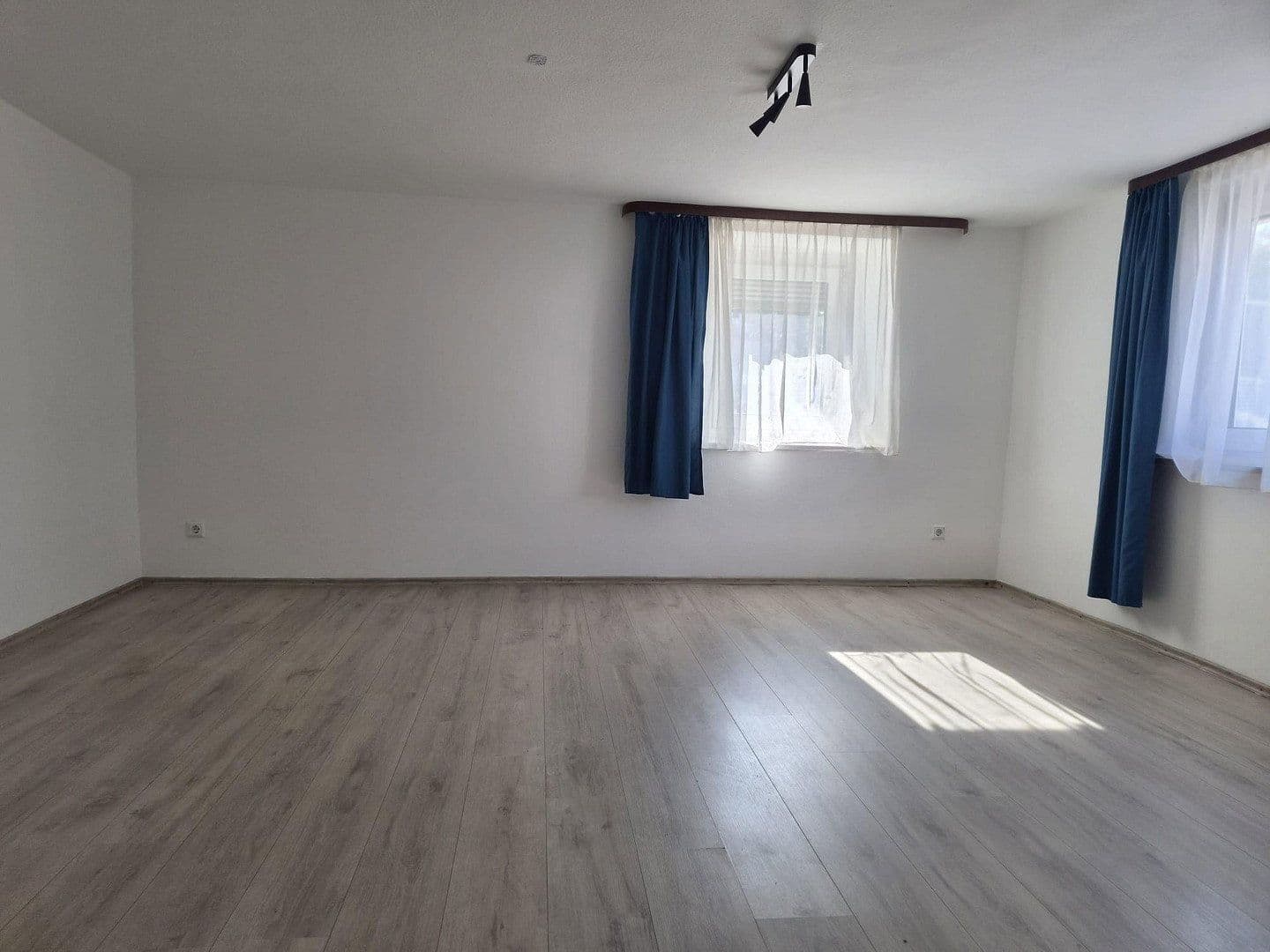 Pronájem domu 190 m², pozemek 800 m², Dietingen, Bádensko-Württembersko Pronájem domu 190 m², pozemek 800 m², Dietingen, Bádensko-Württembersko