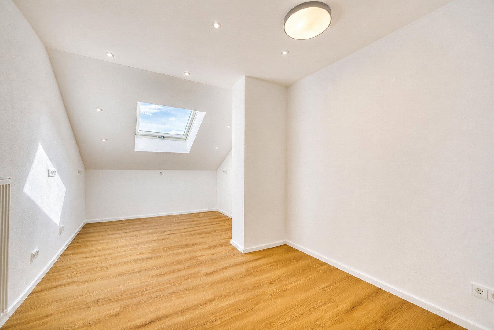 Prodej bytu 4+1 99 m², Dr.-Bergmeisterstraße 43, Pfaffenhofen an der Ilm, Bavorsko Prodej bytu 4+1 99 m², Dr.-Bergmeisterstraße 43, Pfaffenhofen an der Ilm, Bavorsko