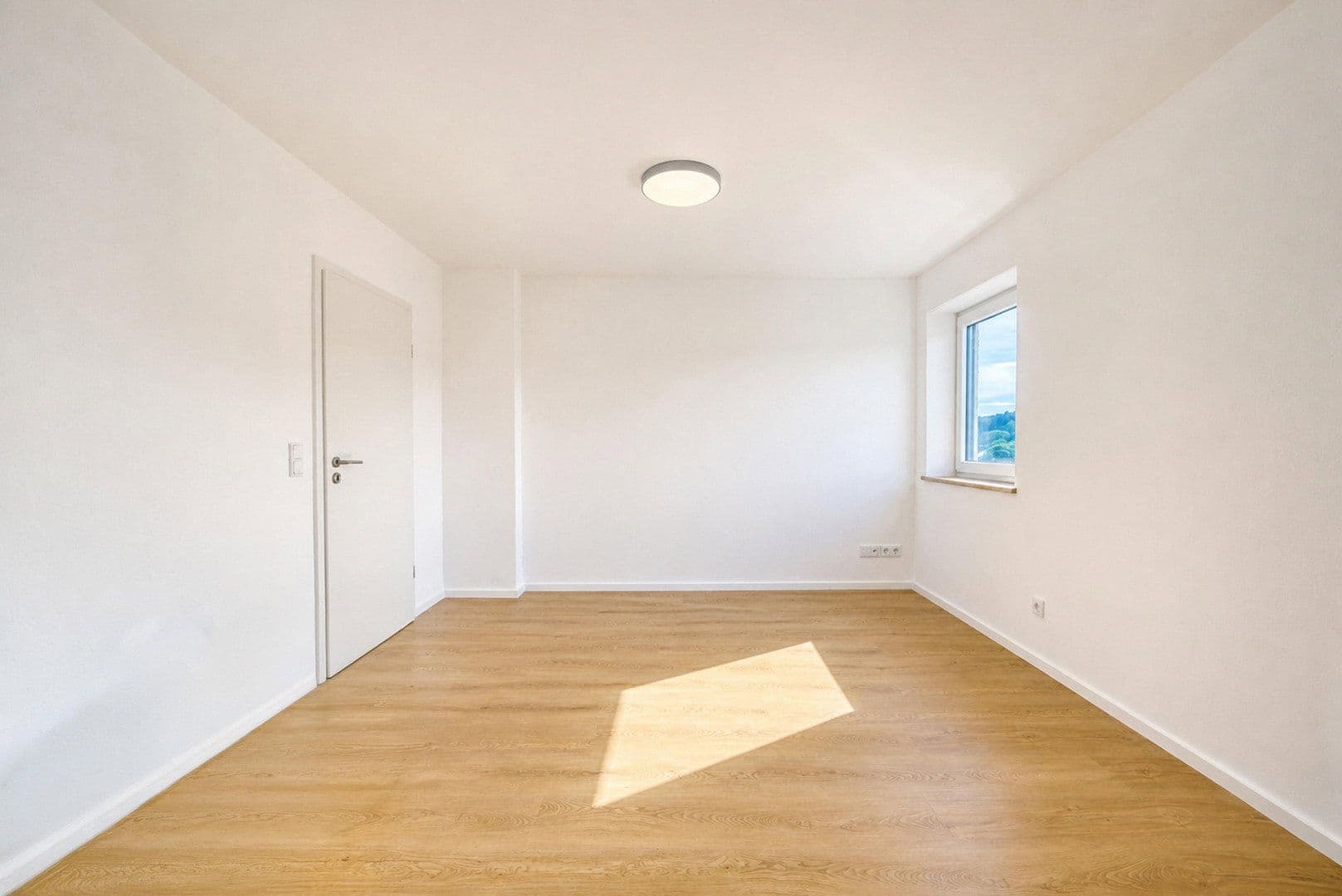 Prodej bytu 4+1 99 m², Dr.-Bergmeisterstraße 43, Pfaffenhofen an der Ilm, Bavorsko Prodej bytu 4+1 99 m², Dr.-Bergmeisterstraße 43, Pfaffenhofen an der Ilm, Bavorsko