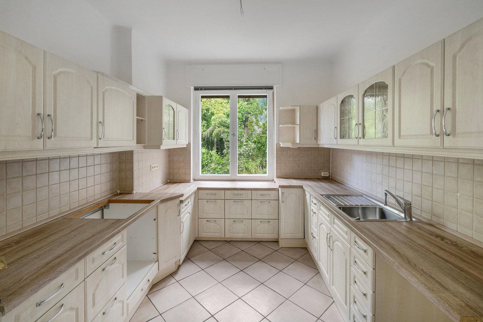 Prodej bytu 4+kk 144 m², Hundekehlestraße 16-17, Berlin, Berlín Prodej bytu 4+kk 144 m², Hundekehlestraße 16-17, Berlin, Berlín