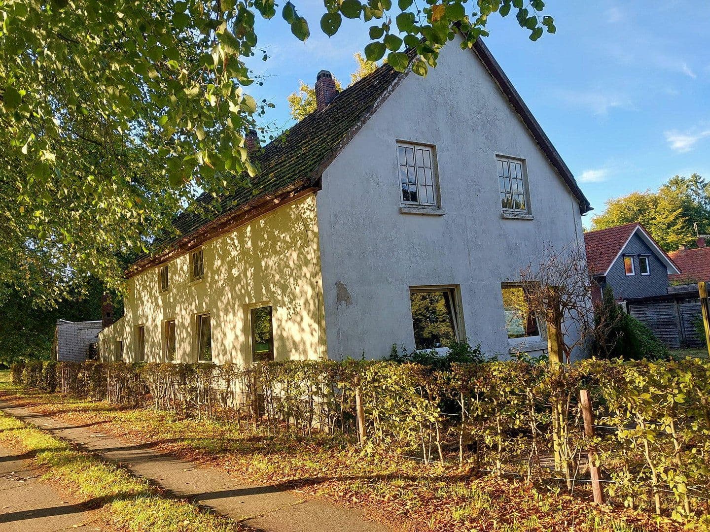 Prodej domu 200 m², pozemek 882 m², Grenzstraße 13, Zetel, Dolní Sasko Prodej domu 200 m², pozemek 882 m², Grenzstraße 13, Zetel, Dolní Sasko