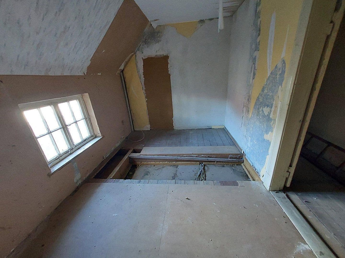 Prodej domu 200 m², pozemek 882 m², Grenzstraße 13, Zetel, Dolní Sasko Prodej domu 200 m², pozemek 882 m², Grenzstraße 13, Zetel, Dolní Sasko