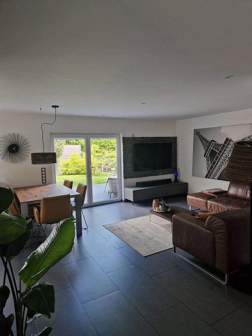 Prodej domu 129 m², pozemek 200 m², Wickererstraße 59i, Flörsheim, Hessen Prodej domu 129 m², pozemek 200 m², Wickererstraße 59i, Flörsheim, Hessen