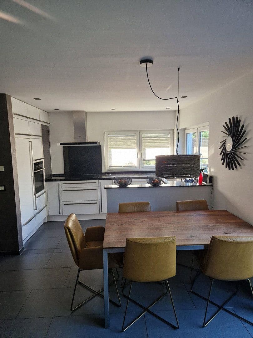 Prodej domu 129 m², pozemek 200 m², Wickererstraße 59i, Flörsheim, Hessen Prodej domu 129 m², pozemek 200 m², Wickererstraße 59i, Flörsheim, Hessen