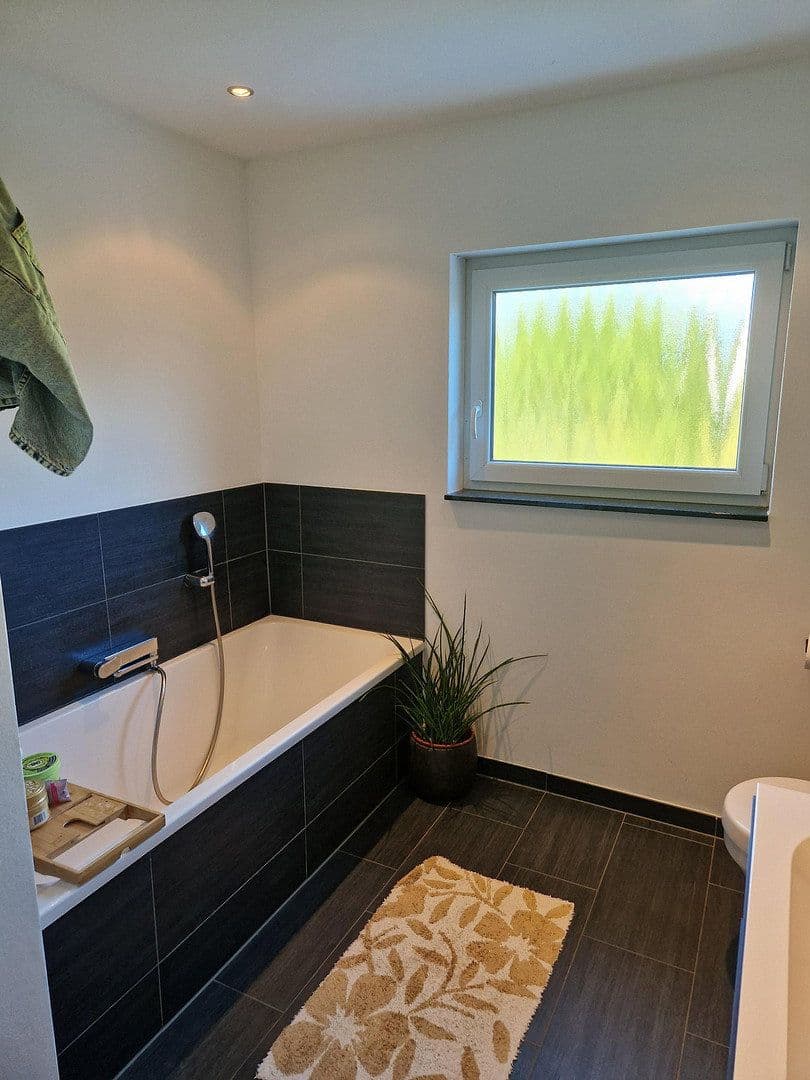 Prodej domu 129 m², pozemek 200 m², Wickererstraße 59i, Flörsheim, Hessen Prodej domu 129 m², pozemek 200 m², Wickererstraße 59i, Flörsheim, Hessen
