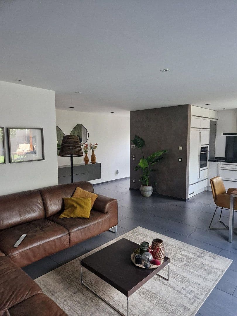 Prodej domu 129 m², pozemek 200 m², Wickererstraße 59i, Flörsheim, Hessen Prodej domu 129 m², pozemek 200 m², Wickererstraße 59i, Flörsheim, Hessen