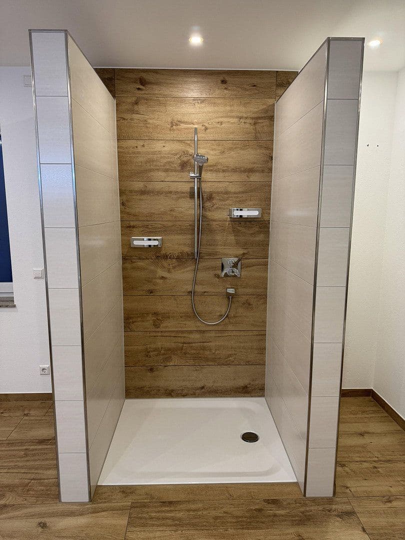 Prodej domu 227 m², pozemek 639 m², Laupheim, Bádensko-Württembersko Prodej domu 227 m², pozemek 639 m², Laupheim, Bádensko-Württembersko