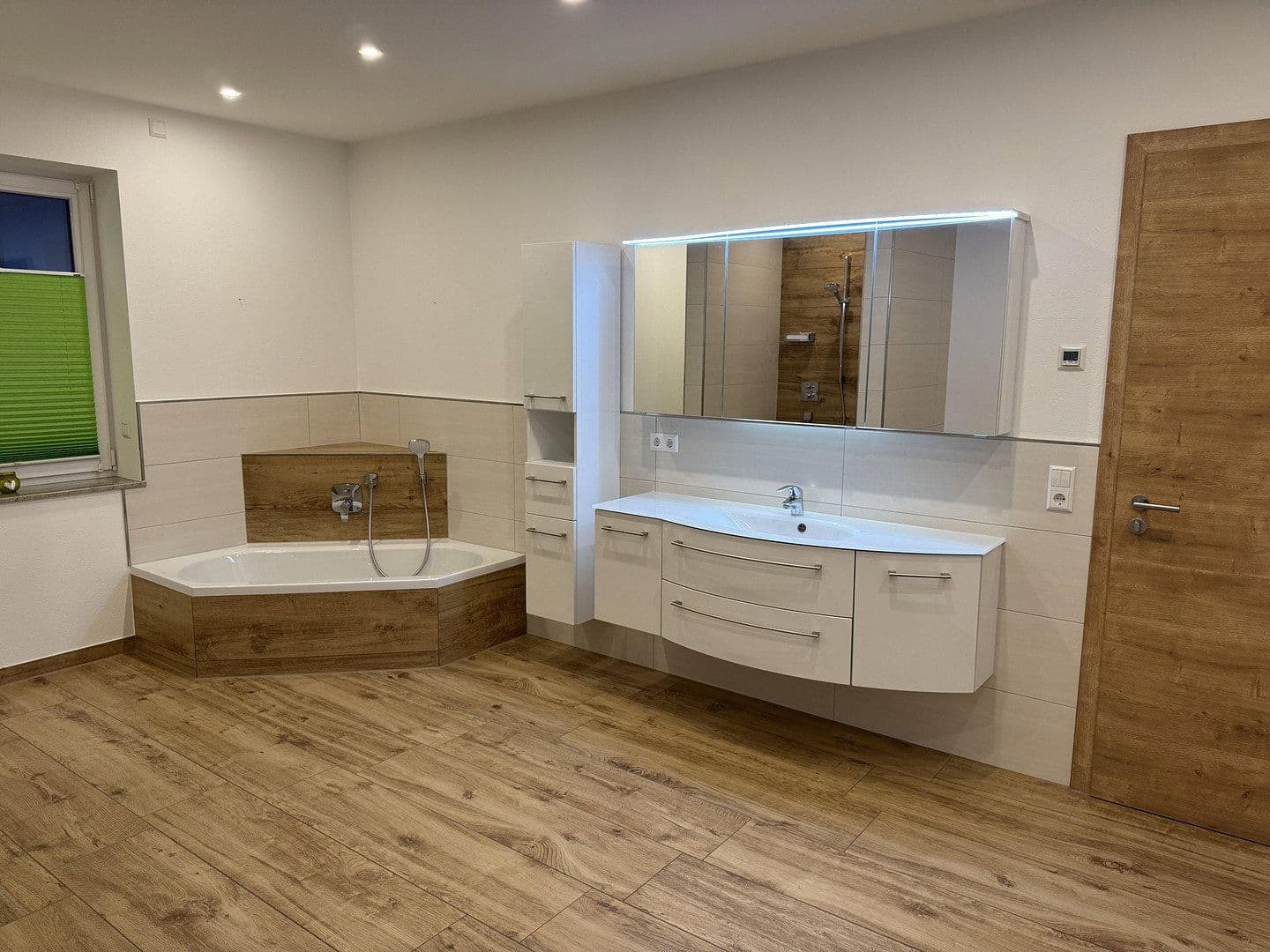 Prodej domu 227 m², pozemek 639 m², Laupheim, Bádensko-Württembersko Prodej domu 227 m², pozemek 639 m², Laupheim, Bádensko-Württembersko