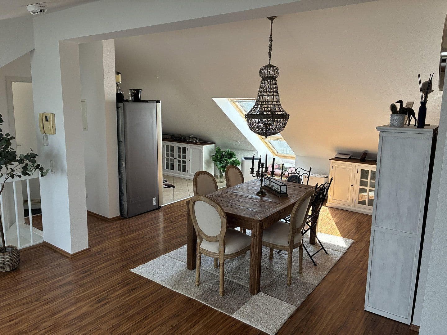 Pronájem bytu 3+1 80 m², Maxim-Gorki-Str., Dresden, Sasko Pronájem bytu 3+1 80 m², Maxim-Gorki-Str., Dresden, Sasko