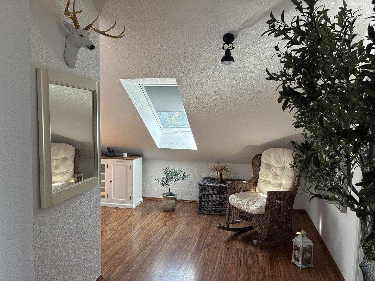 Pronájem bytu 3+1 80 m², Maxim-Gorki-Str., Dresden, Sasko Pronájem bytu 3+1 80 m², Maxim-Gorki-Str., Dresden, Sasko