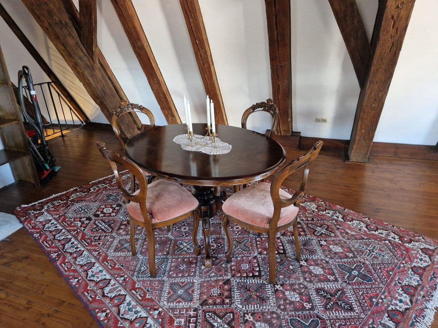 Pronájem bytu 2+1 95 m², Schlossberg 16, Riedlingen, Bádensko-Württembersko Pronájem bytu 2+1 95 m², Schlossberg 16, Riedlingen, Bádensko-Württembersko