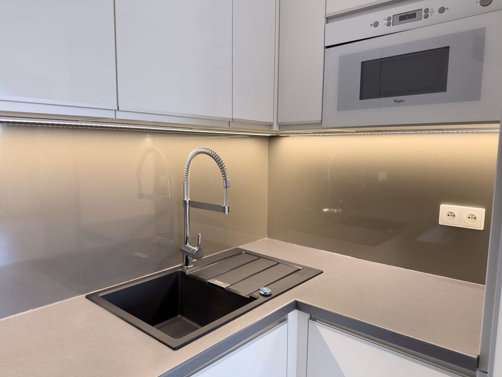Prodej bytu 2+kk 65 m², Rudolfa Holeky, Praha, Praha Prodej bytu 2+kk 65 m², Rudolfa Holeky, Praha, Praha