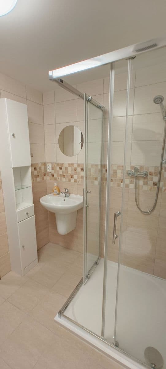 Pronájem bytu 1+kk 34 m², Uherova, Chýně, Středočeský kraj Pronájem bytu 1+kk 34 m², Uherova, Chýně, Středočeský kraj