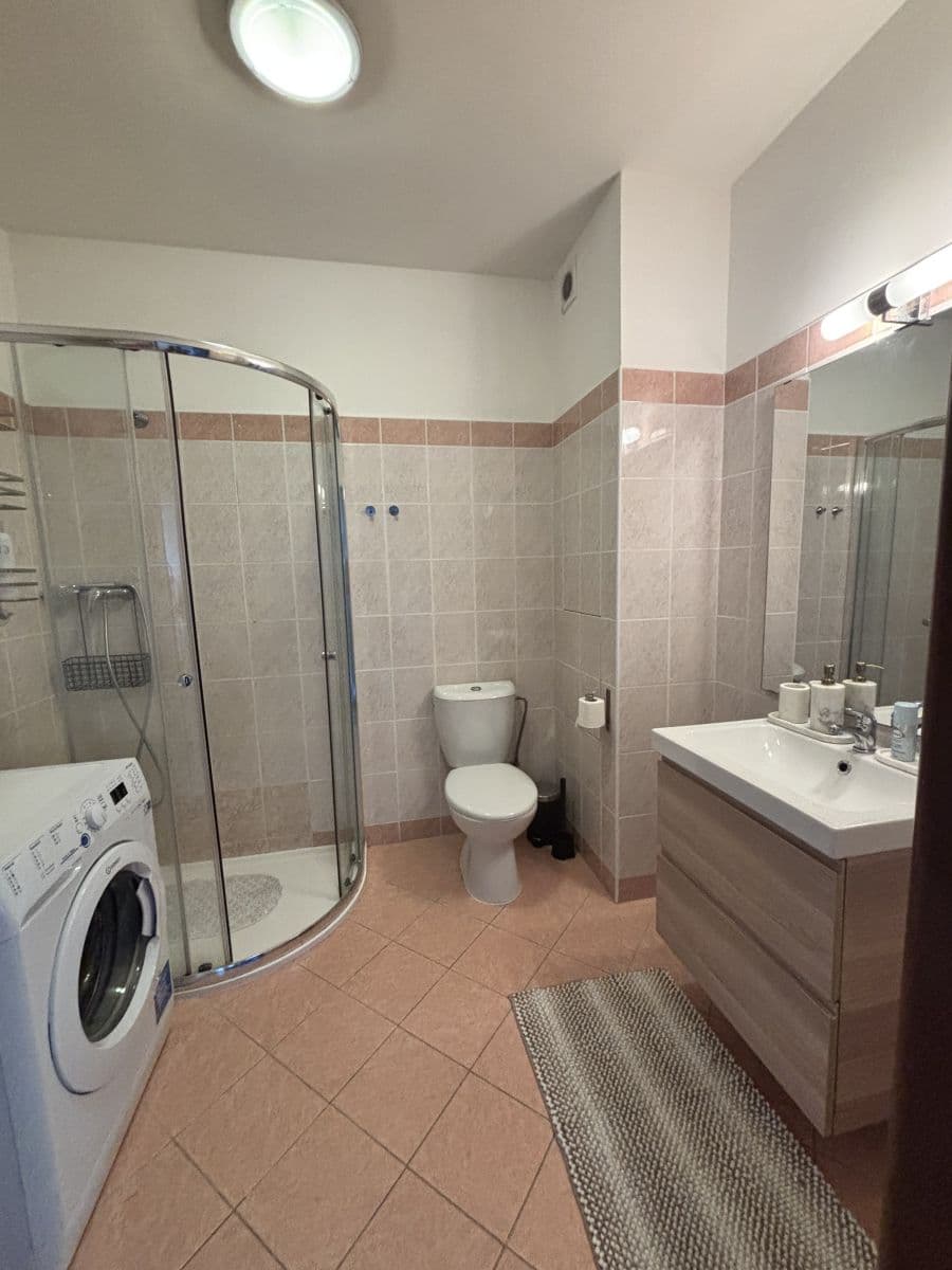 Pronájem bytu 35 m², Roztocká, Úholičky, Středočeský kraj Pronájem bytu 35 m², Roztocká, Úholičky, Středočeský kraj