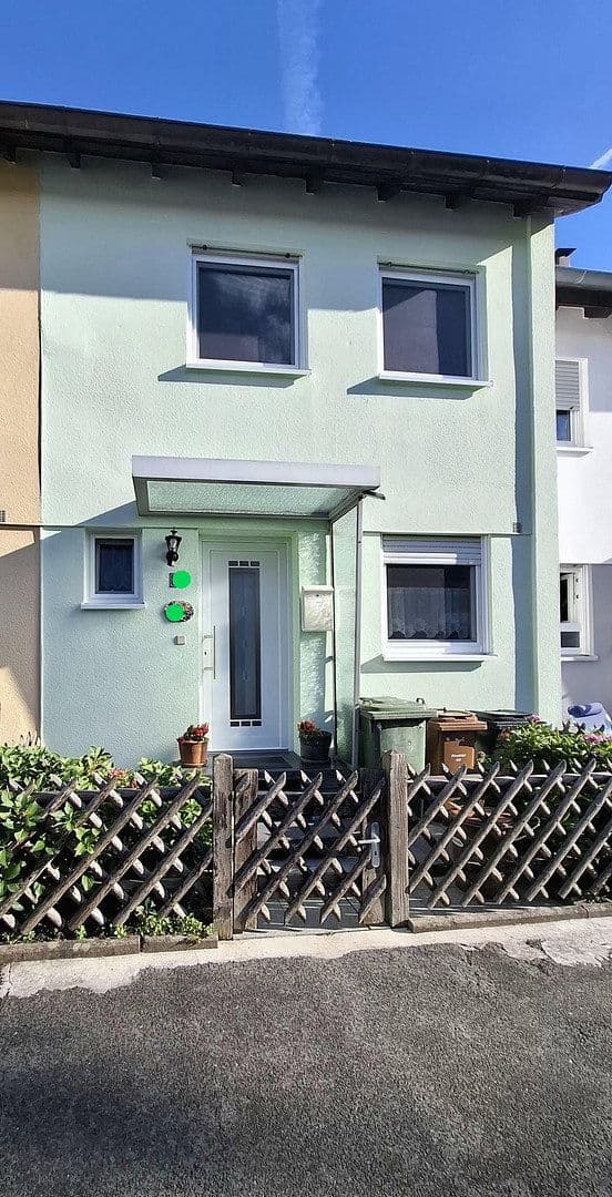 Prodej domu 110 m², pozemek 155 m², Lerchenweg 11, Schwabach, Bavorsko Prodej domu 110 m², pozemek 155 m², Lerchenweg 11, Schwabach, Bavorsko