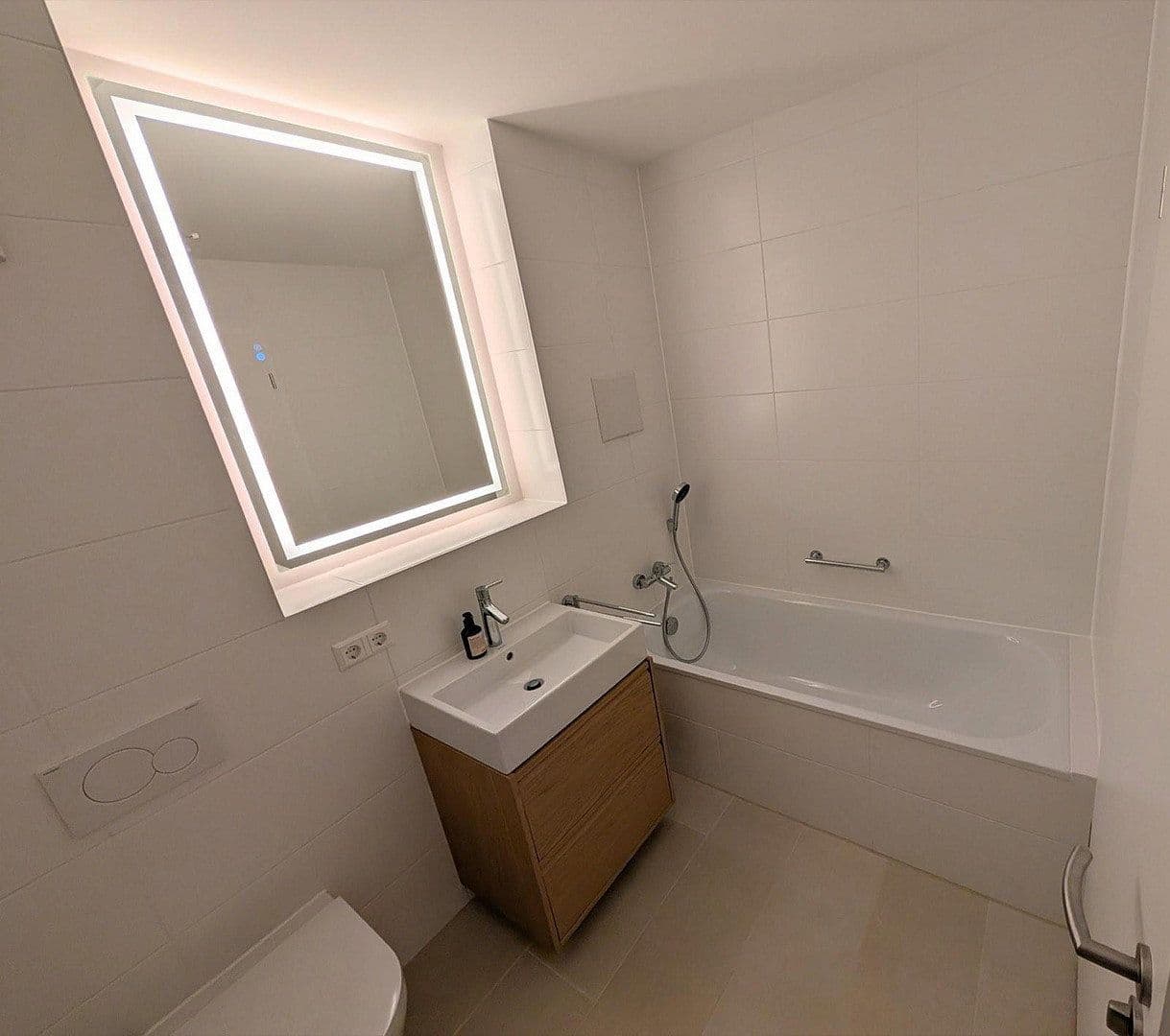 Pronájem bytu 4+1 96 m², Max-Lang-Straße 15/2, Leinfelden-Echterdingen, Bádensko-Württembersko Pronájem bytu 4+1 96 m², Max-Lang-Straße 15/2, Leinfelden-Echterdingen, Bádensko-Württembersko