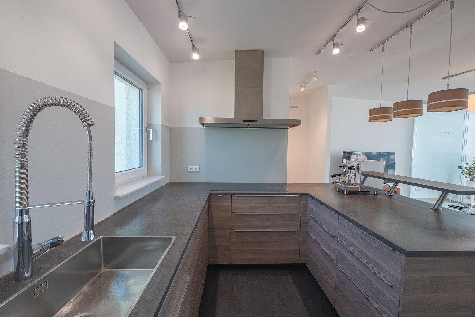 Prodej bytu 3+1 84 m², Berlin, Berlín Prodej bytu 3+1 84 m², Berlin, Berlín