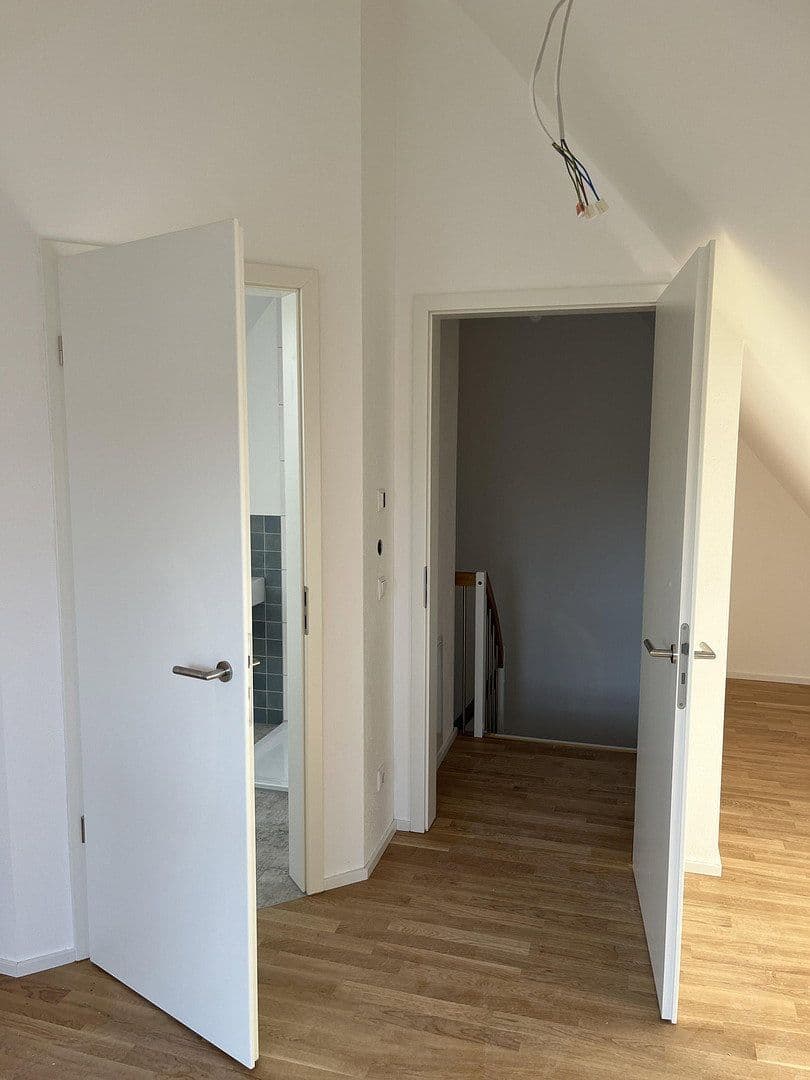 Prodej domu 137 m², pozemek 398 m², Heuweg 7c, Diedorf, Bavorsko Prodej domu 137 m², pozemek 398 m², Heuweg 7c, Diedorf, Bavorsko