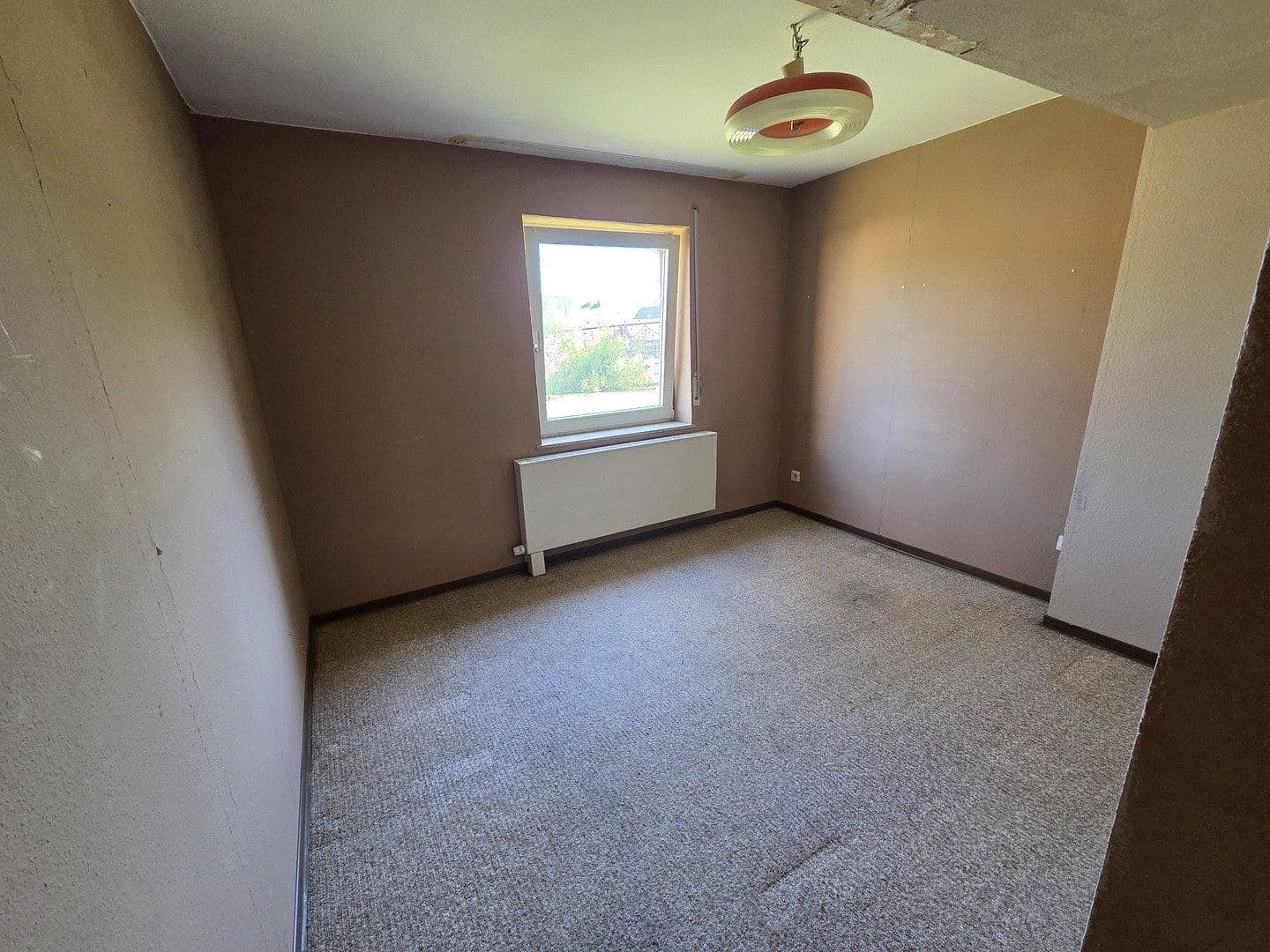 Prodej domu 72 m², pozemek 1.067 m², Ringstraße 11, Kirn, Porýní-Falc Prodej domu 72 m², pozemek 1.067 m², Ringstraße 11, Kirn, Porýní-Falc
