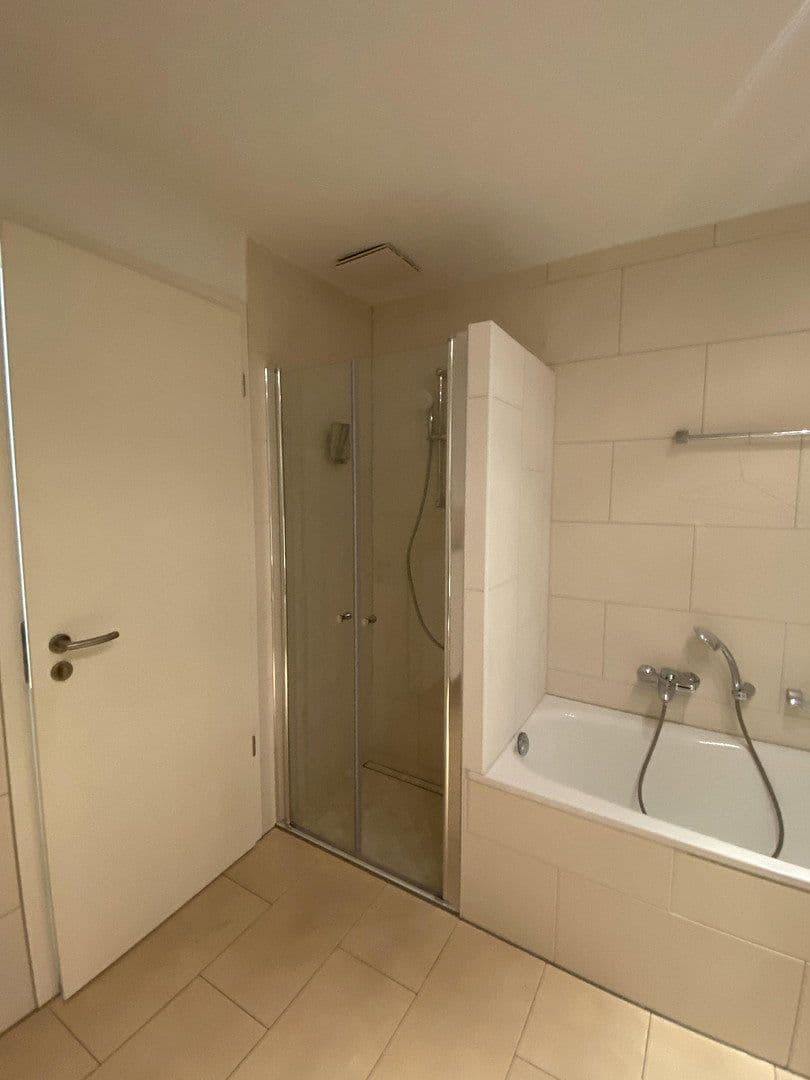 Pronájem bytu 3+1 80 m², Bonn, Severní Porýní-Vestfálsko Pronájem bytu 3+1 80 m², Bonn, Severní Porýní-Vestfálsko