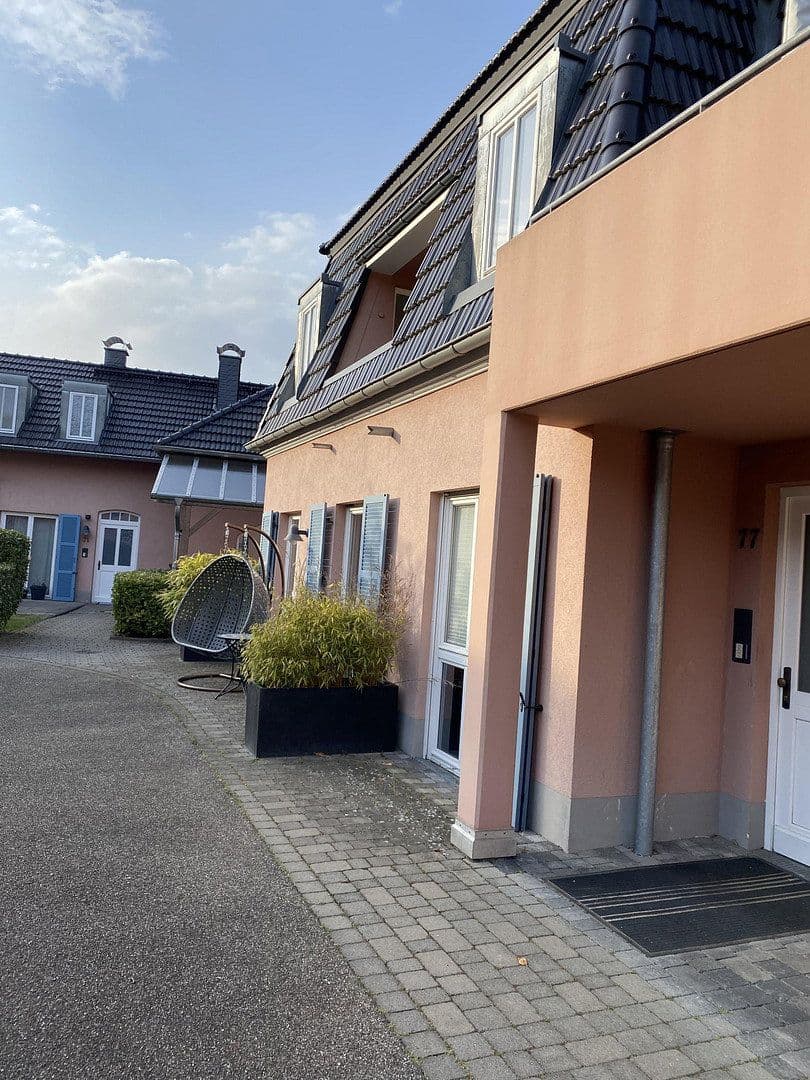 Pronájem bytu 3+1 80 m², Bonn, Severní Porýní-Vestfálsko Pronájem bytu 3+1 80 m², Bonn, Severní Porýní-Vestfálsko