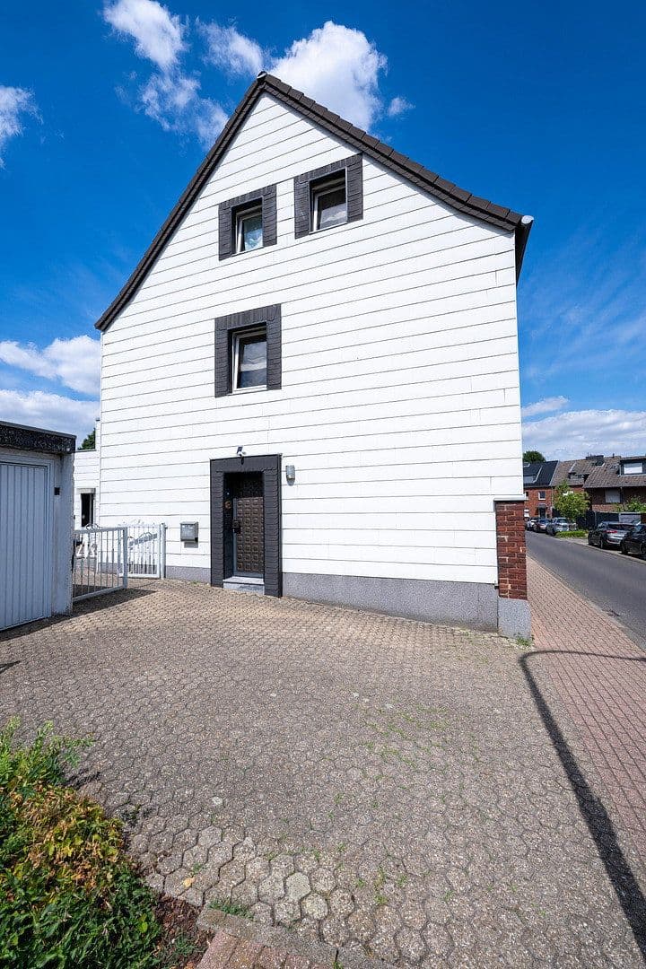 Prodej domu 145 m², pozemek 756 m², Antoniusstraße 9, Baesweiler, Severní Porýní-Vestfálsko Prodej domu 145 m², pozemek 756 m², Antoniusstraße 9, Baesweiler, Severní Porýní-Vestfálsko