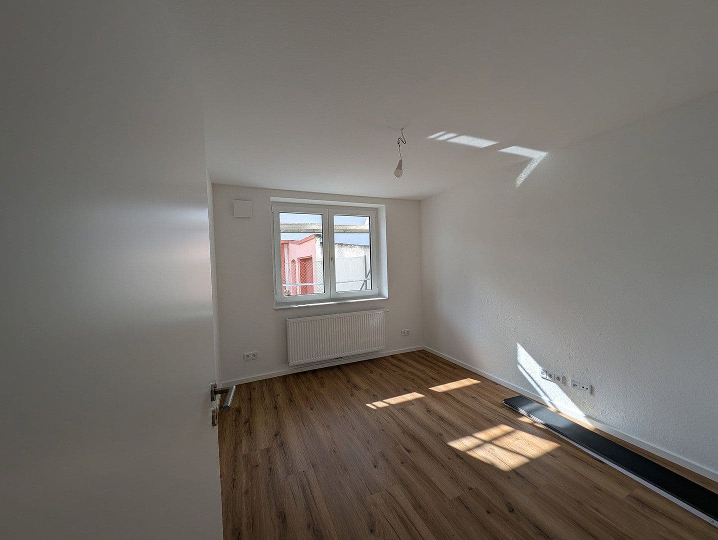 Pronájem bytu 4+1 105 m², Karlsruhe, Bádensko-Württembersko Pronájem bytu 4+1 105 m², Karlsruhe, Bádensko-Württembersko